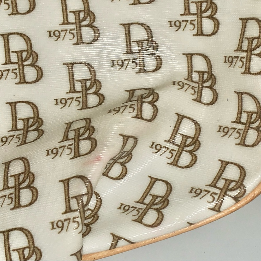 Dooney and Bourke 1975 collection signature cream patent leather shoulder bag - Picture 4 of 10
